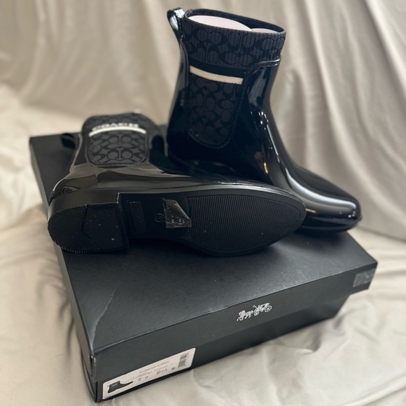 The Coach Rivington Rubber Rain Boots in Black, US size 9 - Picture 2 of 3